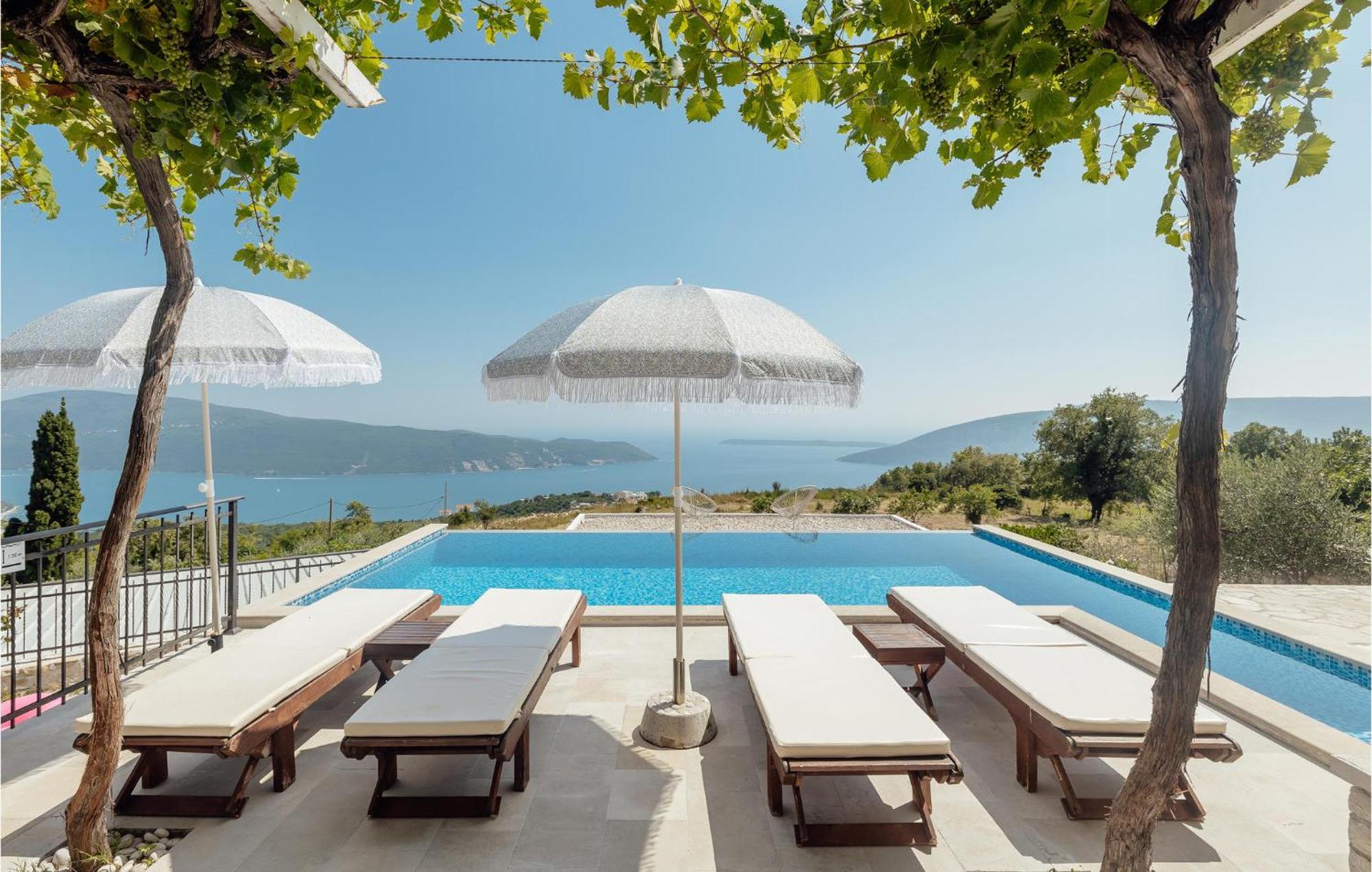 Amazing Home In Herceg Novi With House Sea View Eksteriør bilde