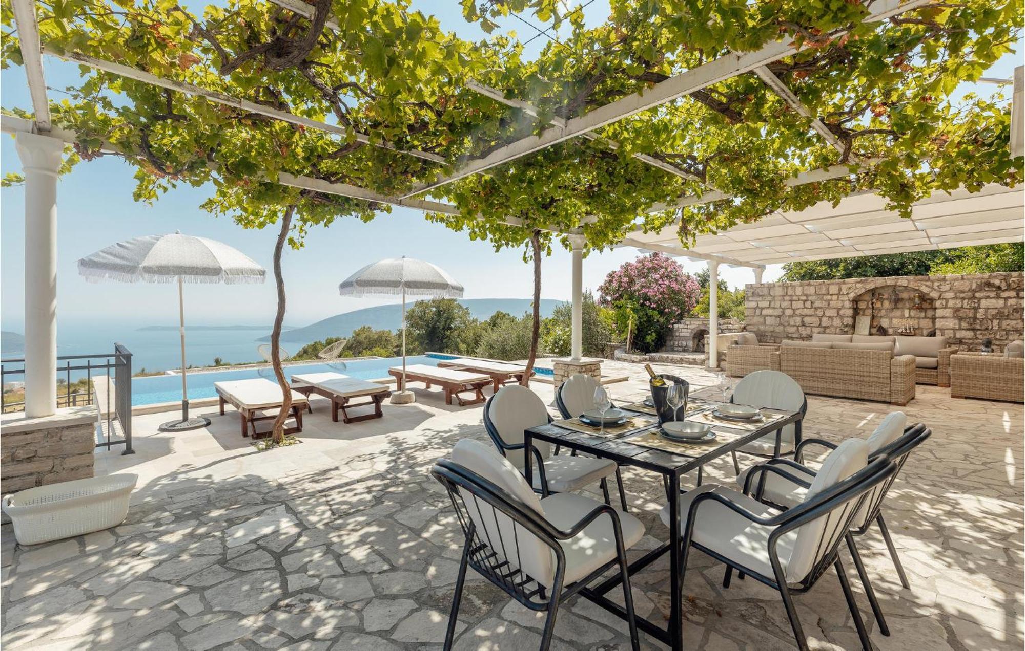 Amazing Home In Herceg Novi With House Sea View Eksteriør bilde